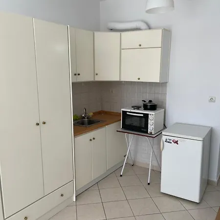 Secret Oasis Aptms Room1 Larissa